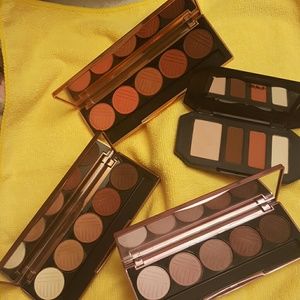 Eyeshadow palettes